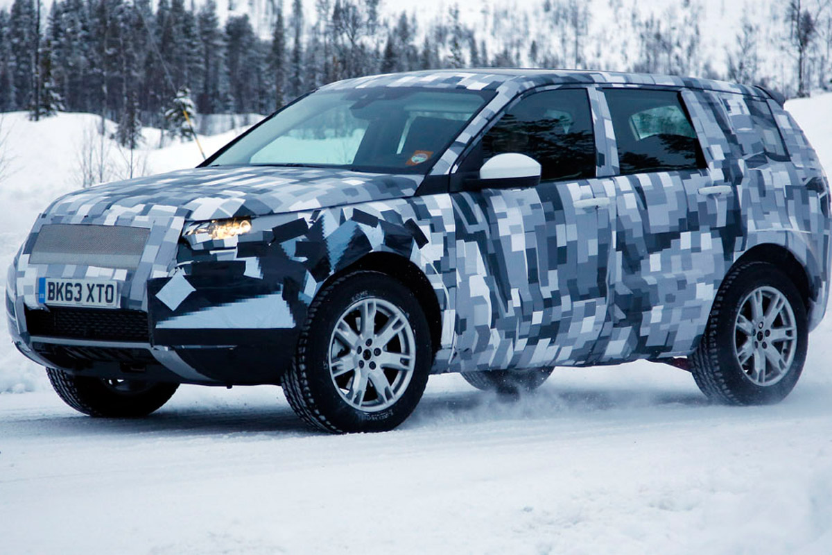 Baby Land Rover Discovery 2014 spy - front quarter