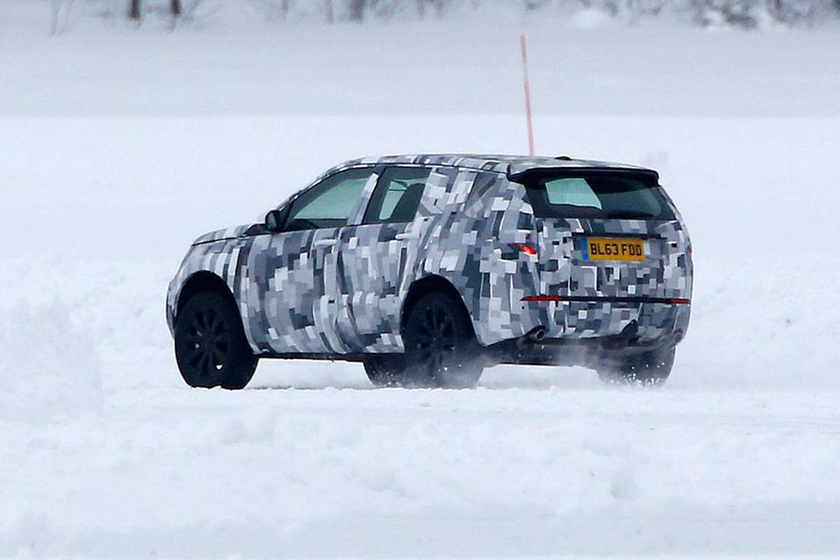 Baby Land Rover Discovery 2014 spy - rear