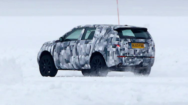Baby Land Rover Discovery 2014 spy - rear