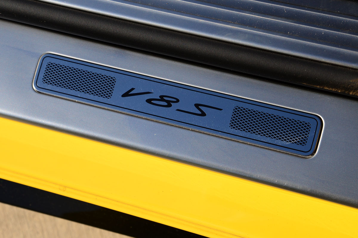 Bentley Continental GT V8 S Convertible - sill