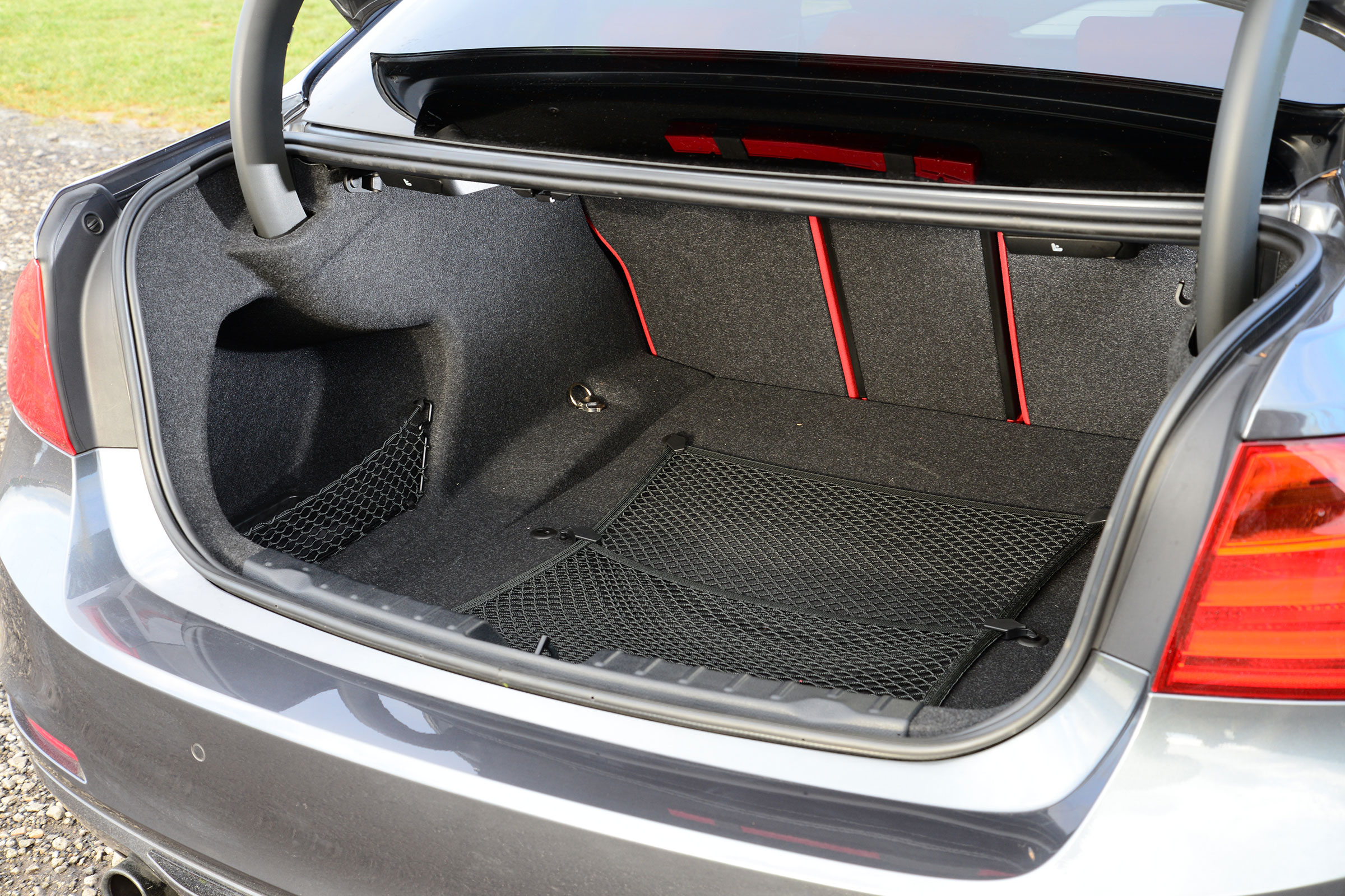 BMW 320d Sport boot space