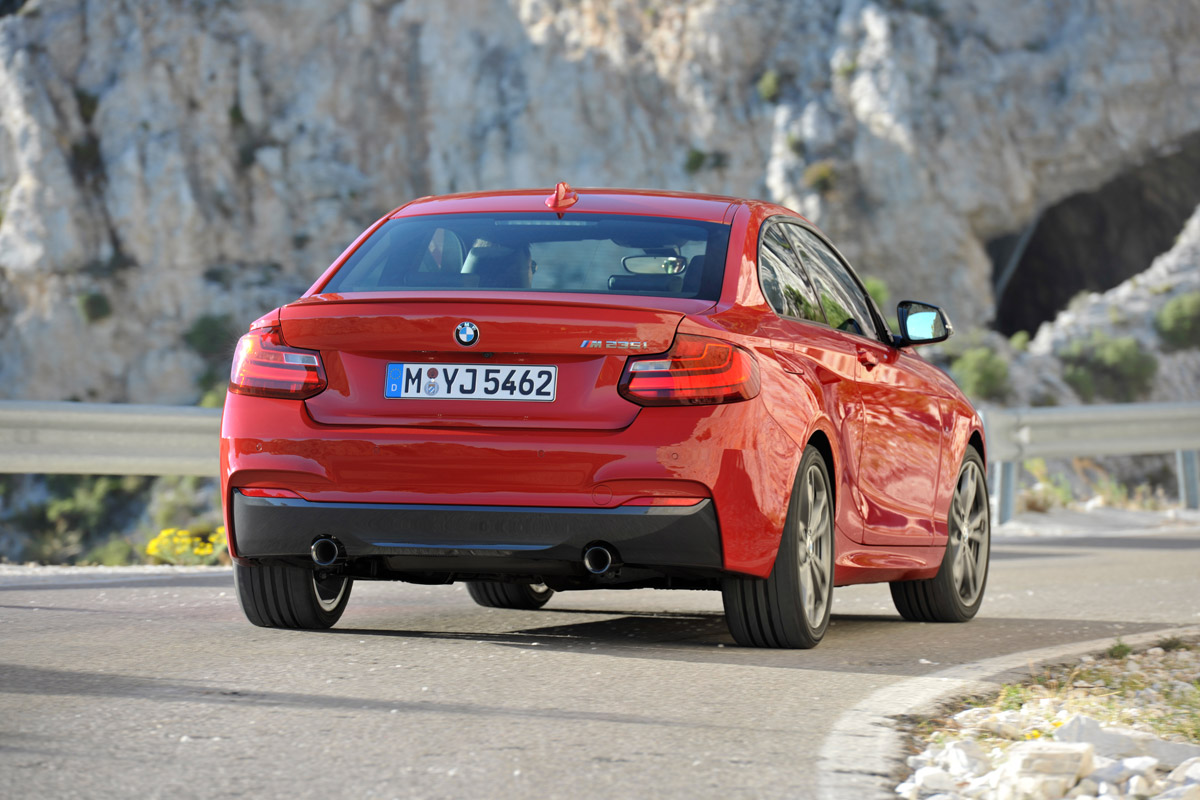 BMW 2 Series coupe 2014 rear action