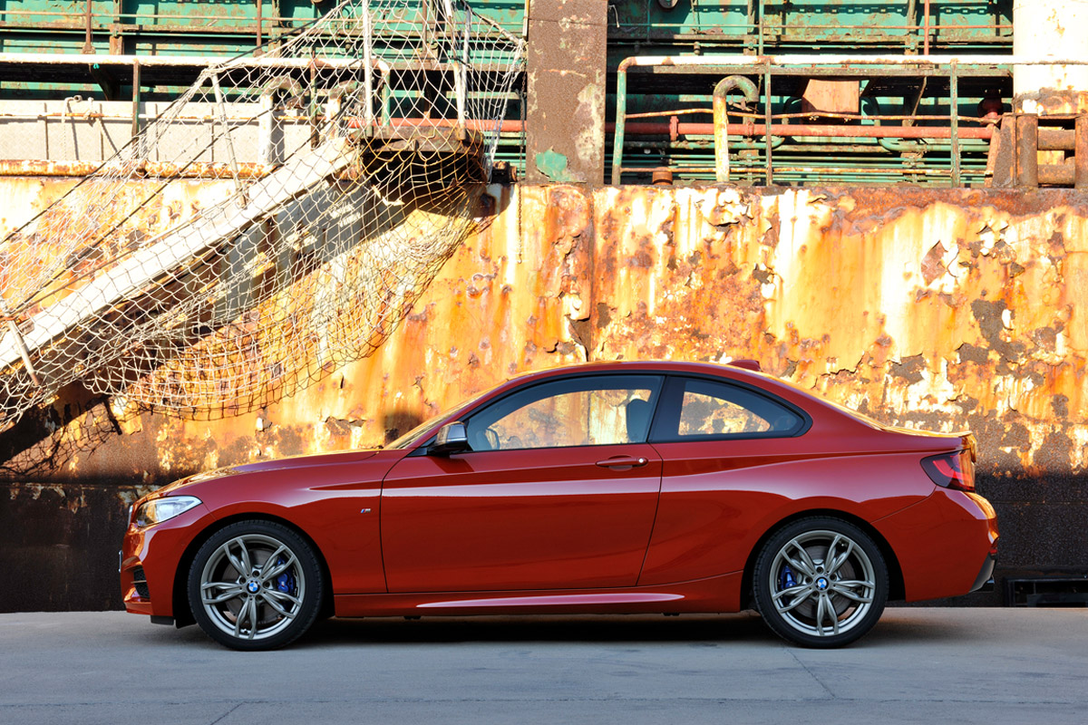 BMW 2 Series coupe 2014 profile