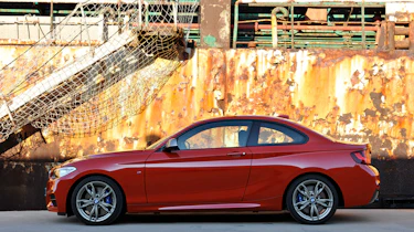 BMW 2 Series coupe 2014 profile