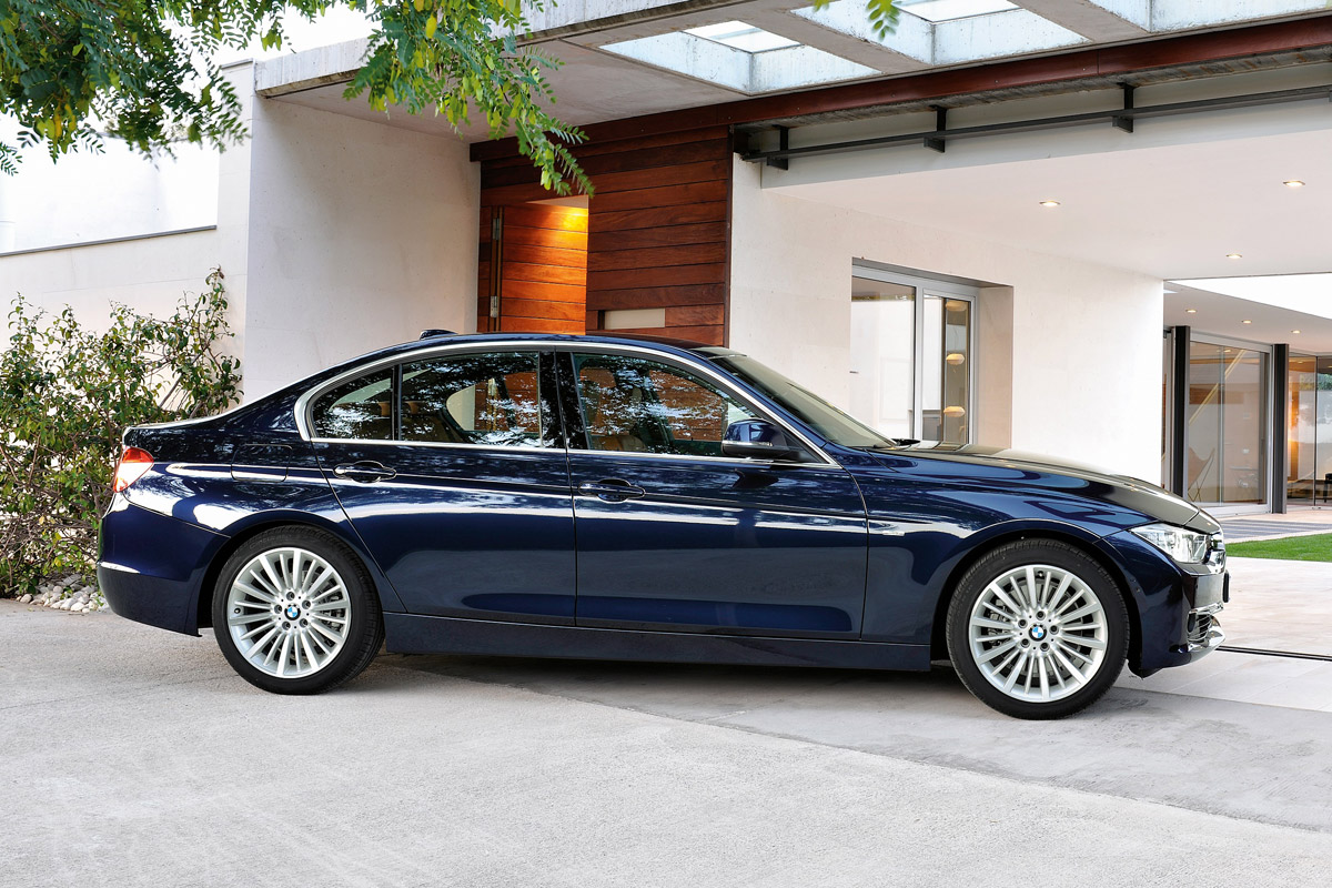 BMW 316i saloon side