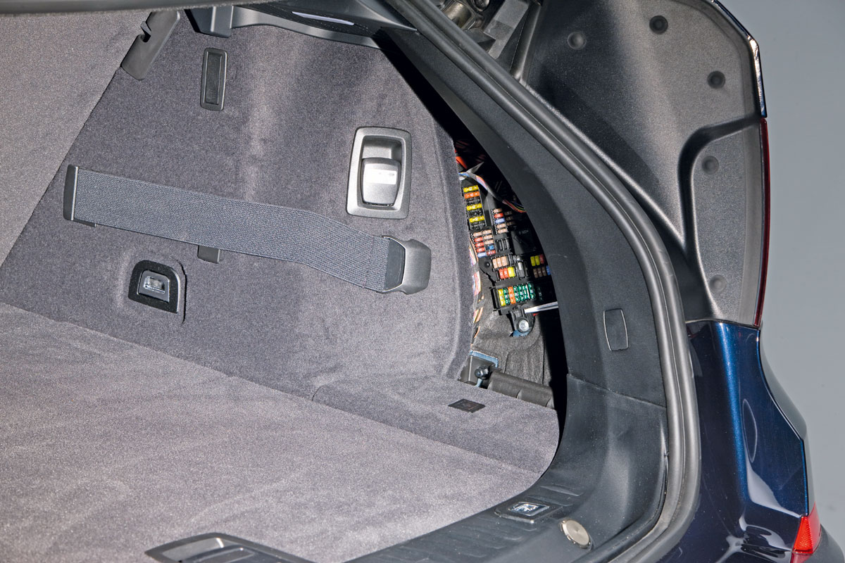 BMW 5GT boot