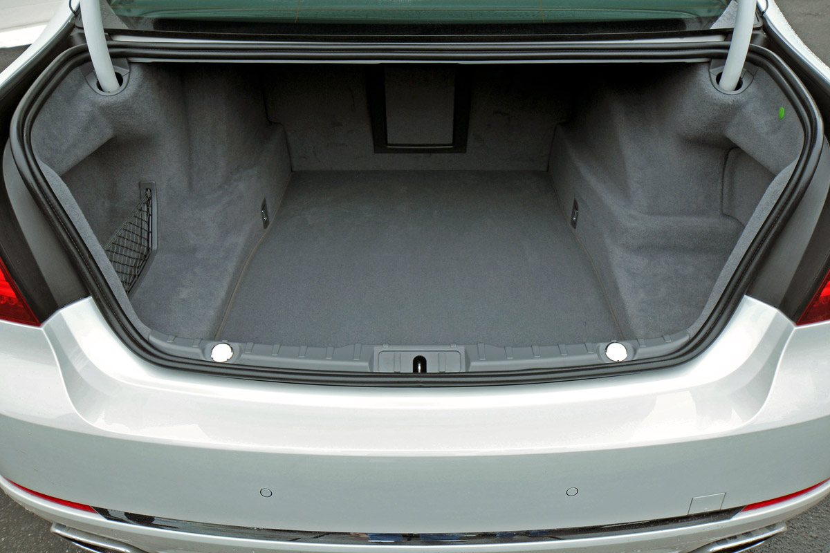 BMW 750i boot