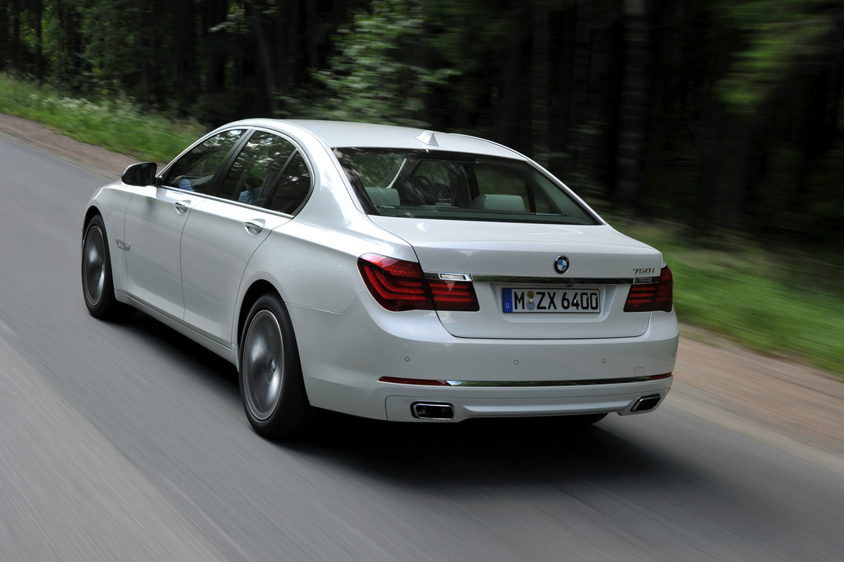 BMW 750i rear action