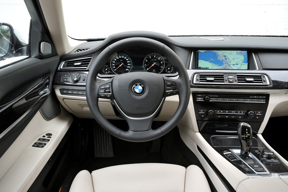 BMW 750i dash