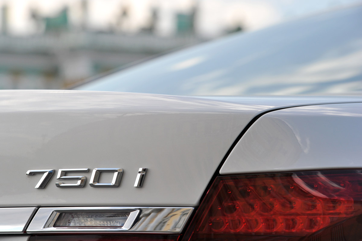 BMW 750i badge