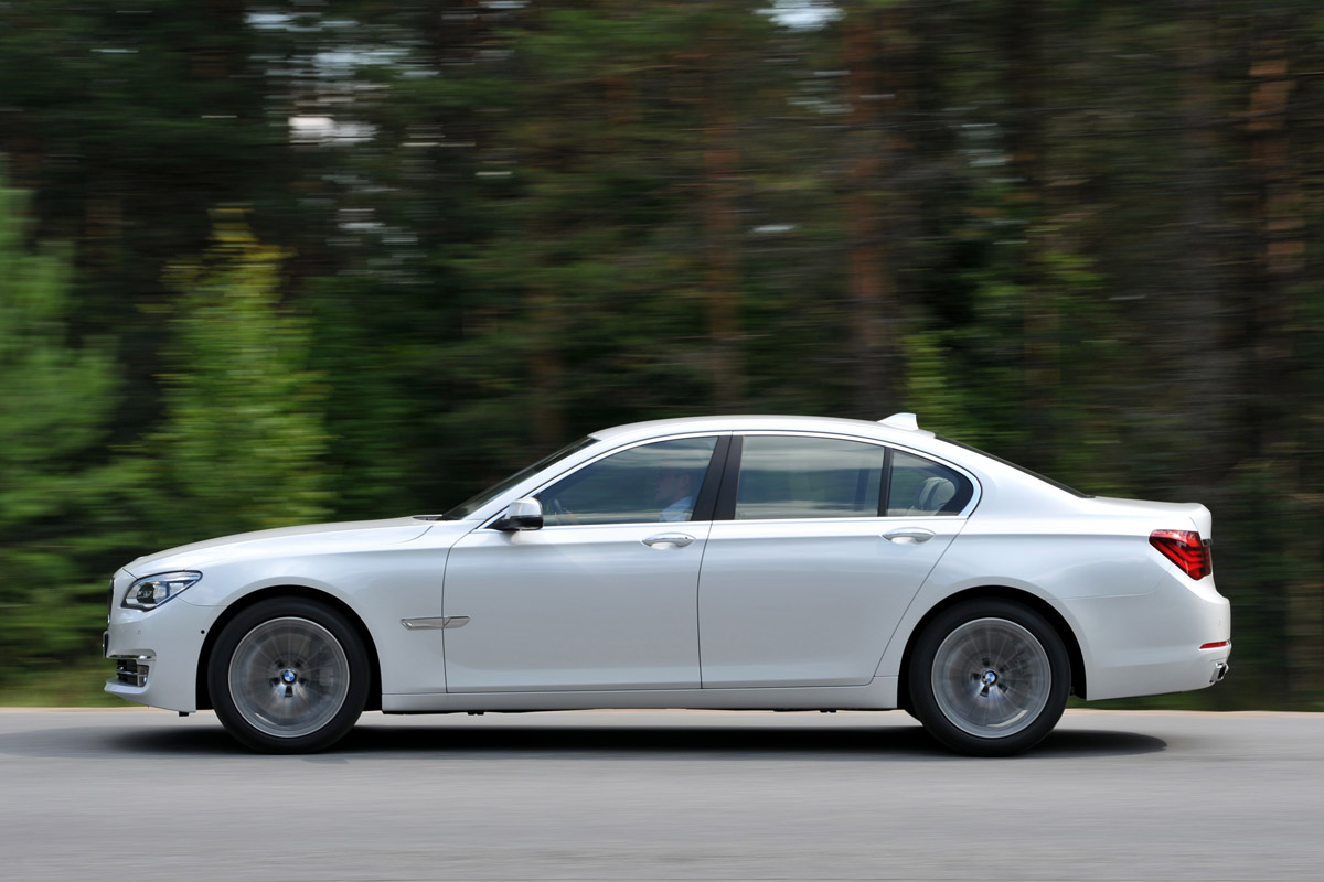 BMW 750i panning