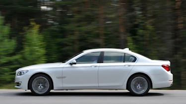 BMW 750i panning