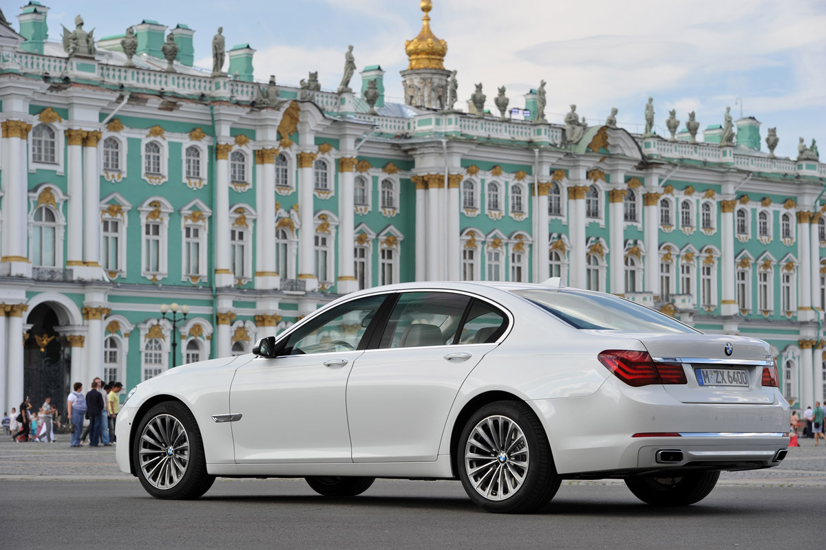 BMW 750i rear three-quarters