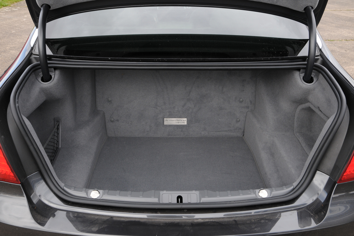 BMW ActiveHybrid 7 boot