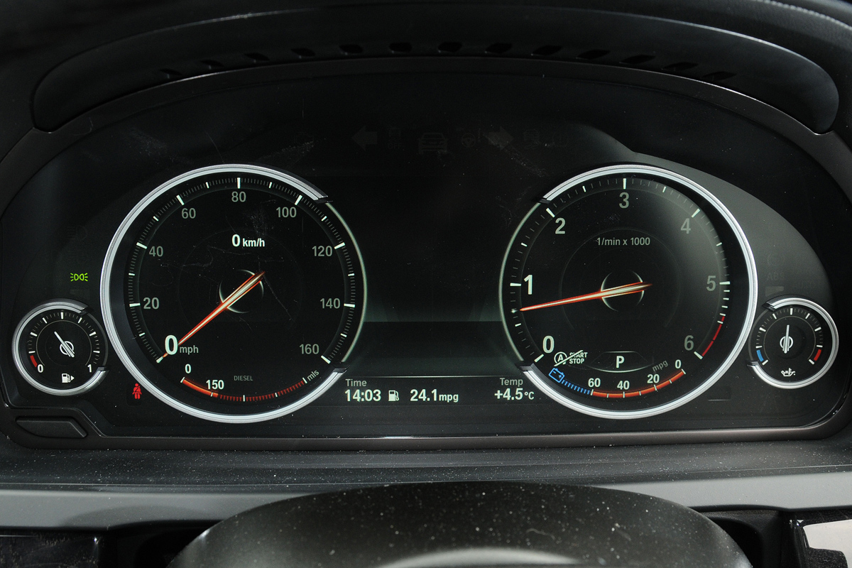BMW ActiveHybrid 7 dials