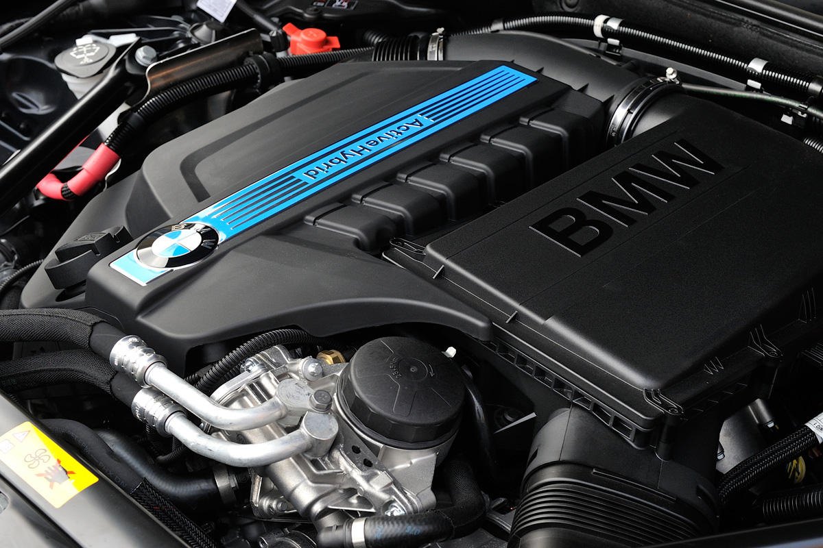 BMW ActiveHybrid 7 engine