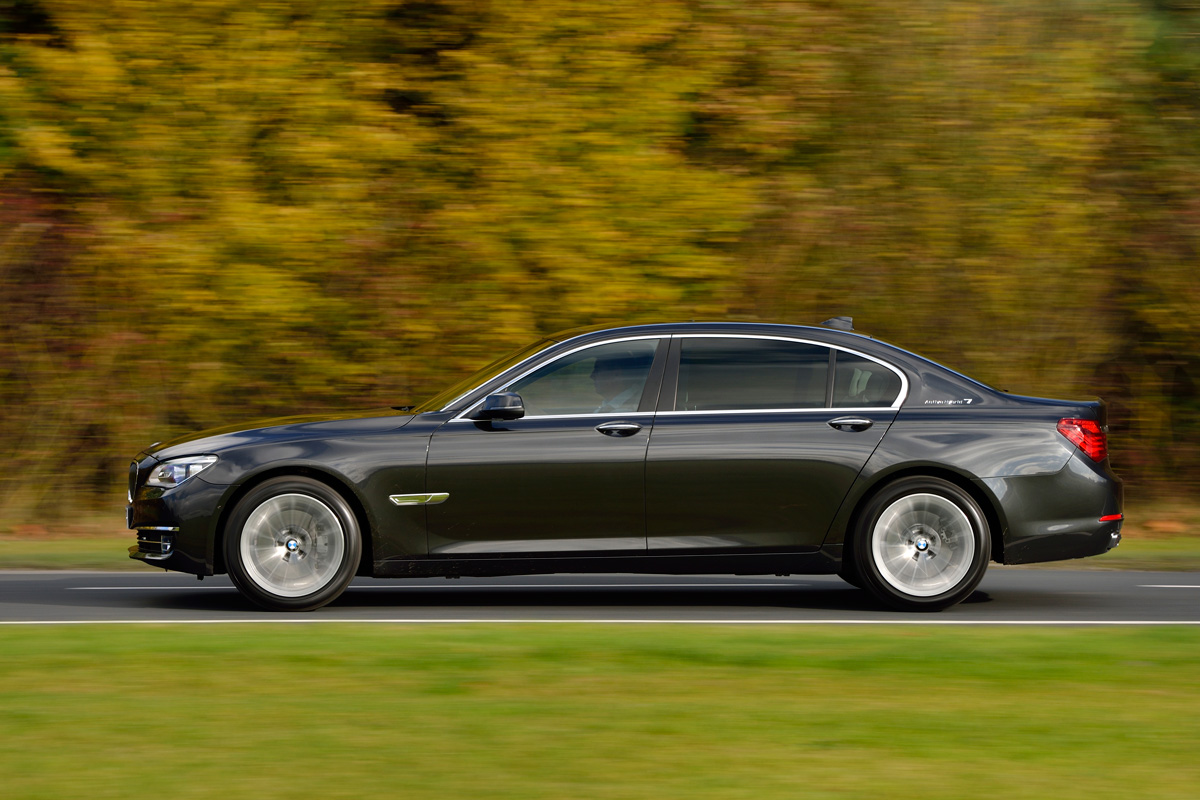 BMW ActiveHybrid 7 panning