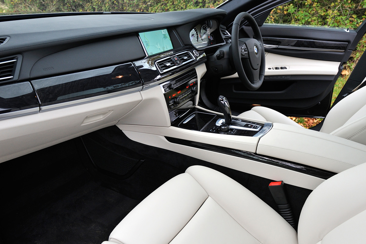 BMW ActiveHybrid 7 dash