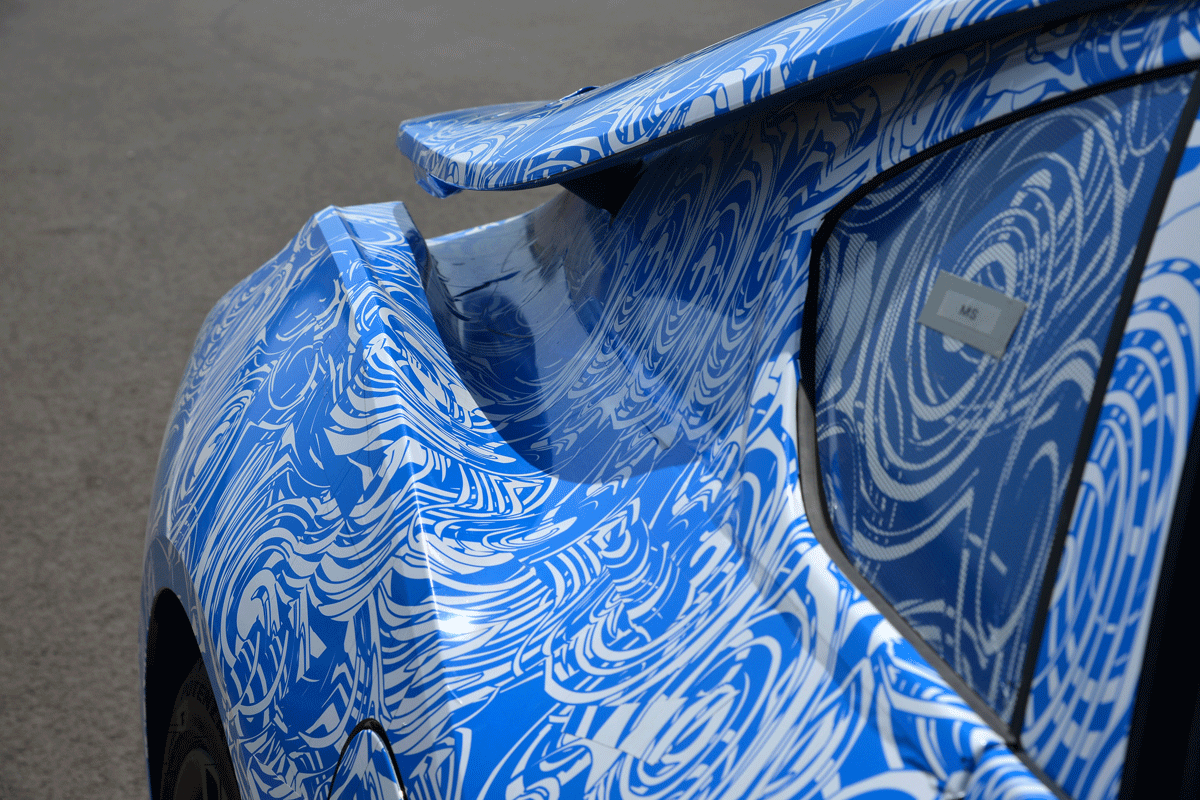 BMW i8 side
