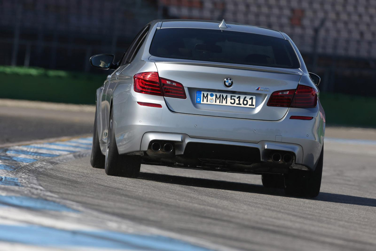 BMW M5 facelift rear action