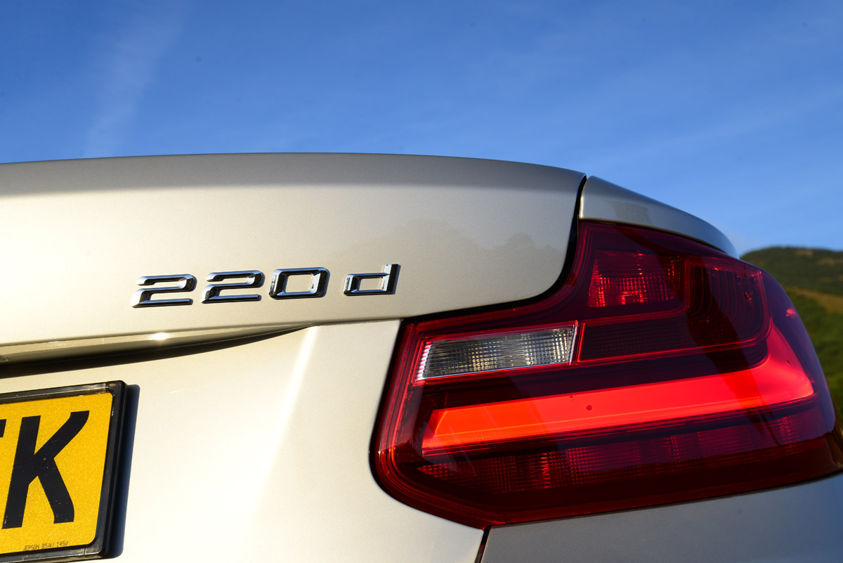 BMW 220d 2014 badge