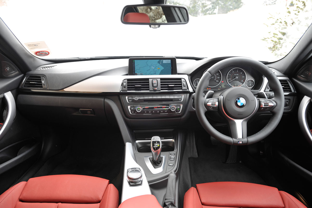 BMW 330d xDrive M Sport Touring cabin