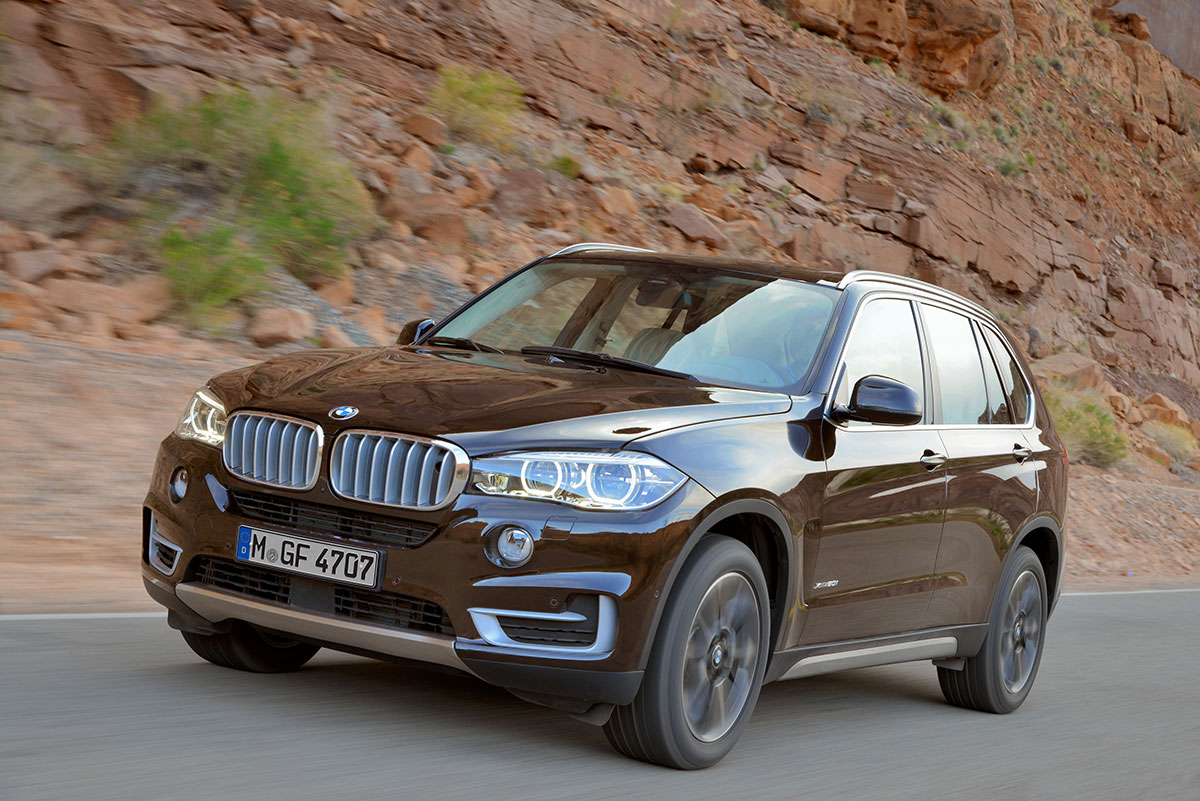 BMW X5 50i front action