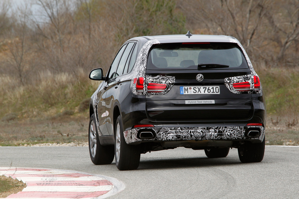 BMW X5 eDrive rear cornering