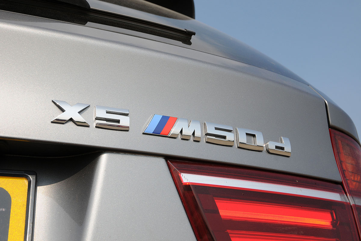 BMW X5 M50d badge