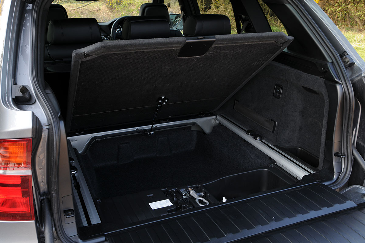 BMW X5 M50d boot