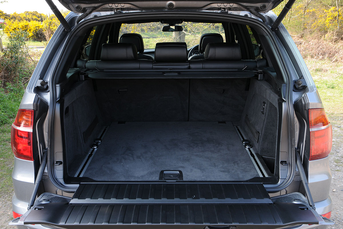 BMW X5 M50d boot