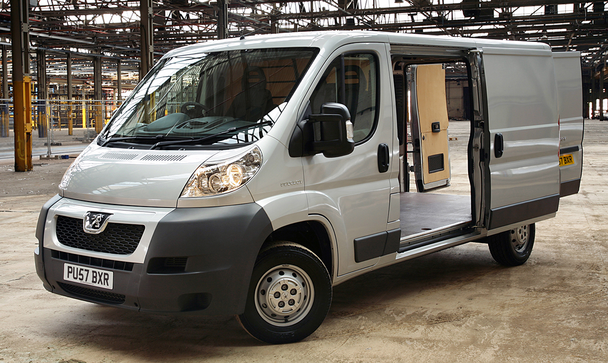 Peugeot Boxer front