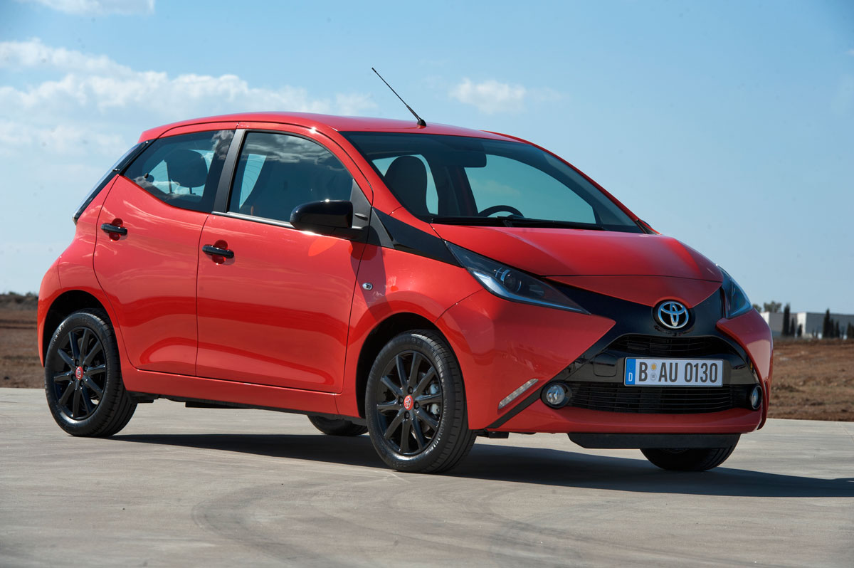 Toyota Aygo red front