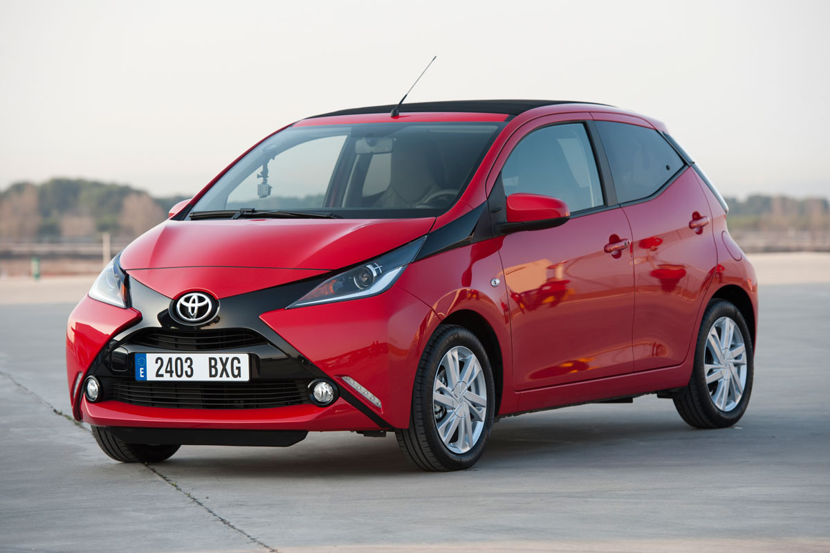 Toyota Aygo red static