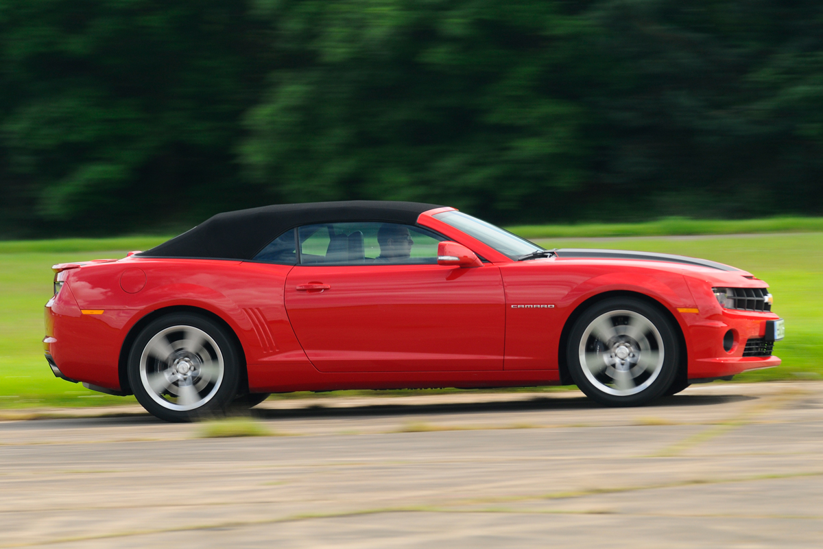 Chevrolet Camaro panning