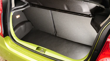 Chevrolet Spark LTZ boot