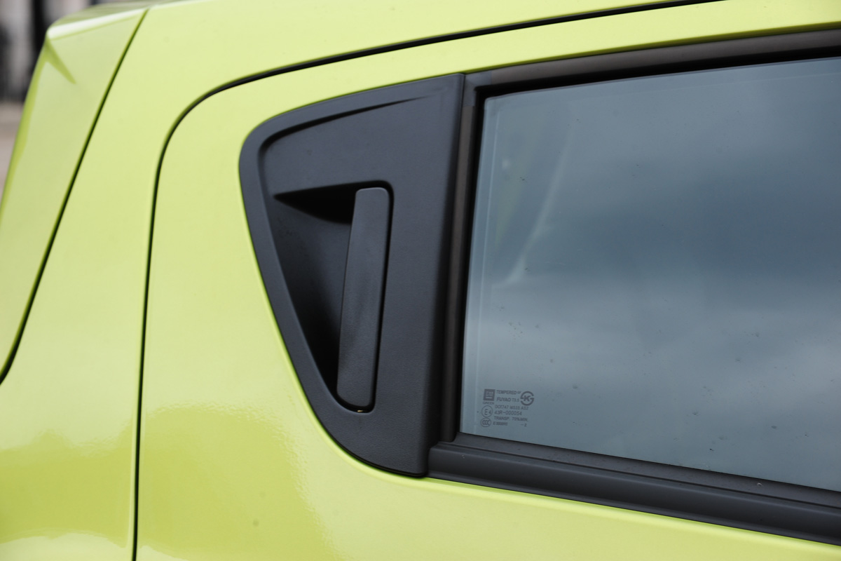 Chevrolet Spark LTZ door handle