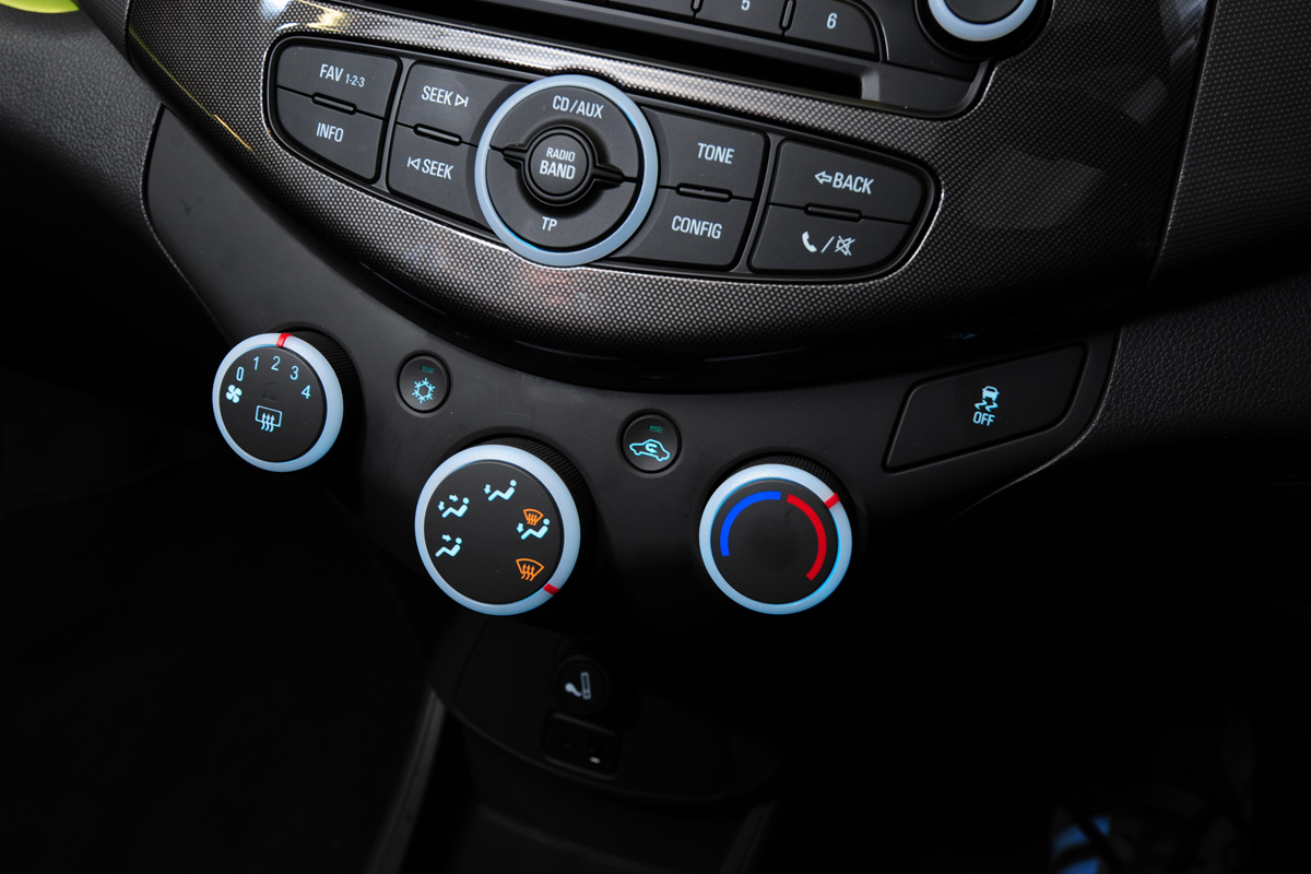 Chevrolet Spark LTZ centre console