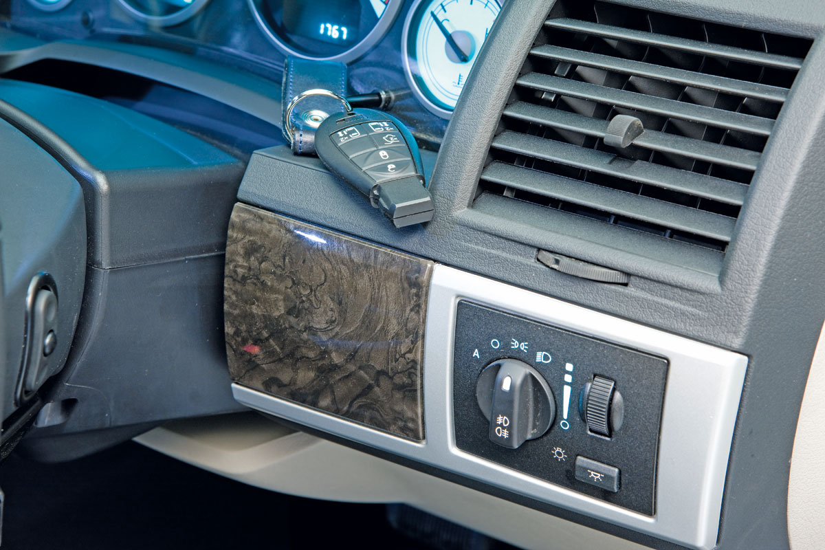 Chrysler Voyager plastics