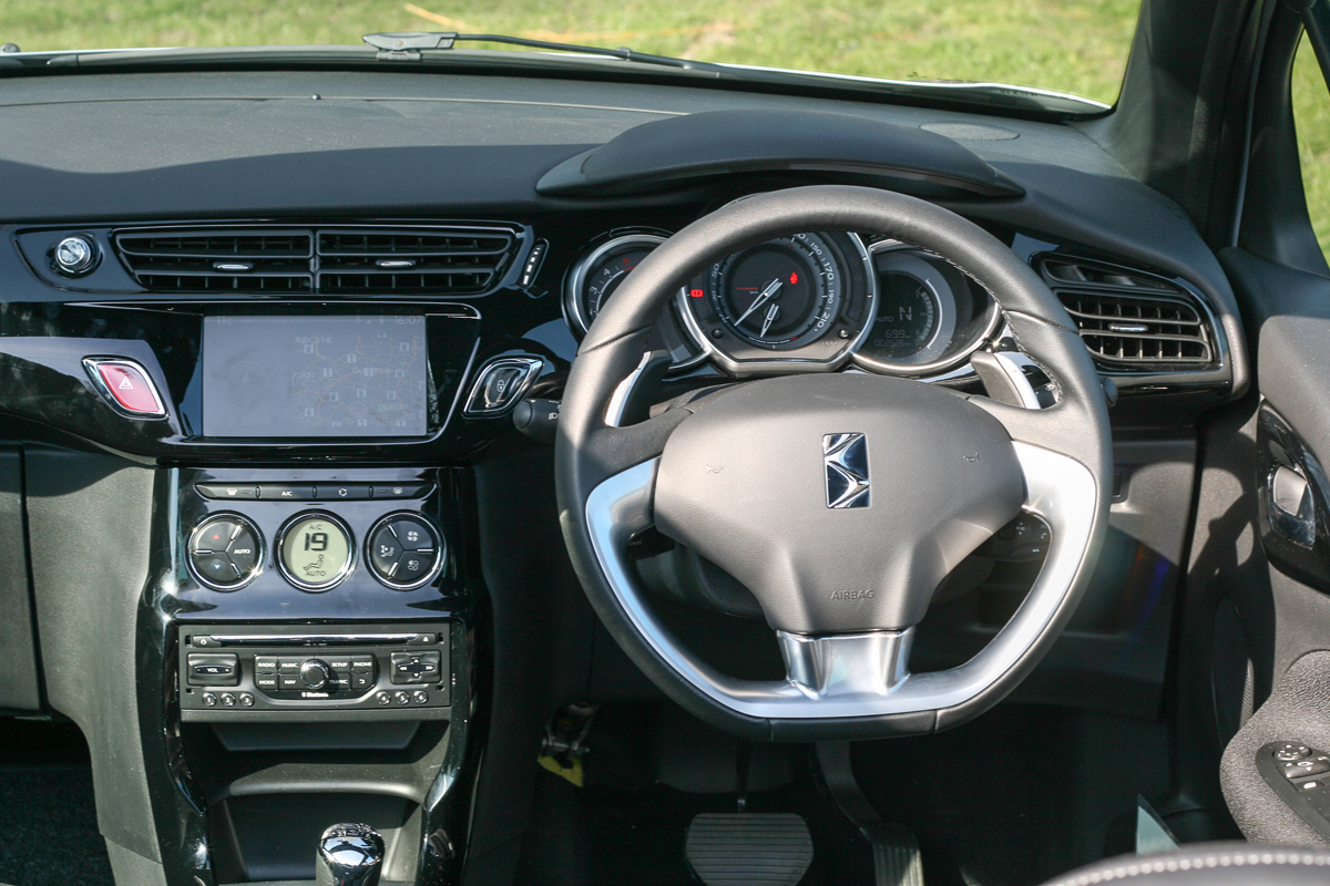 Citroen DS3 Cabrio 1.6 HDi interior