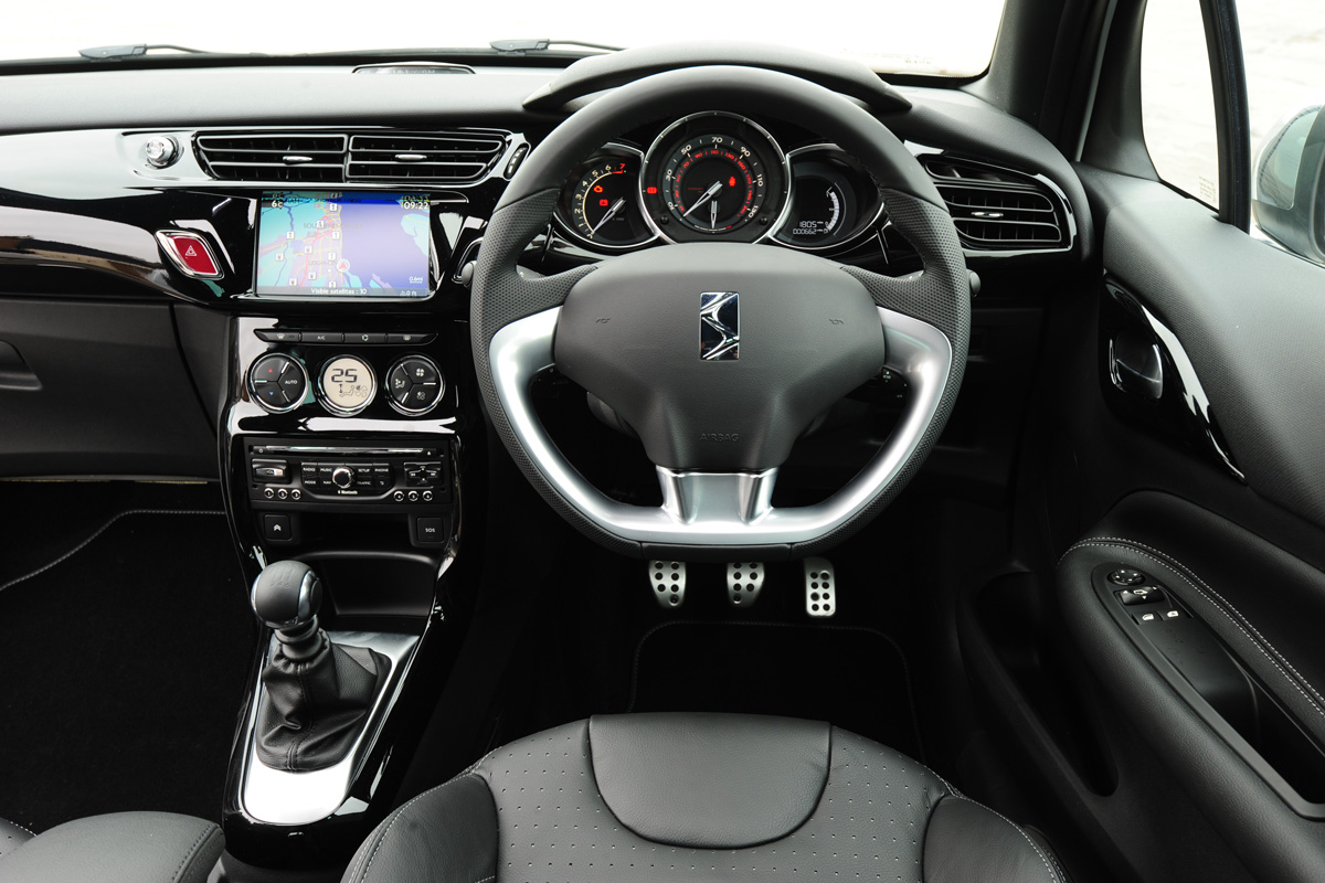 Citroen DS3 Cabrio 1.6 THP interior