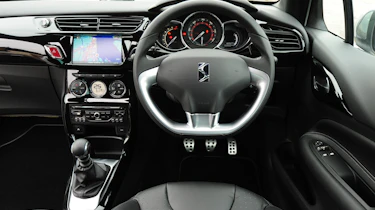 Citroen DS3 Cabrio 1.6 THP interior