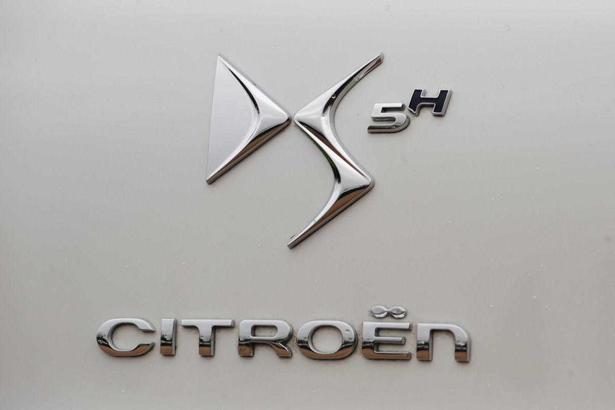 Citroen DS5 Hybrid4 badge