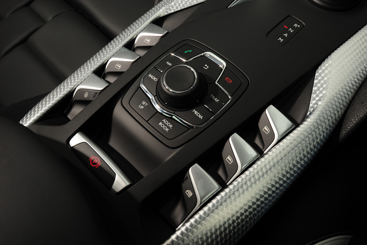 Citroen DS5 Hybrid4 centre console