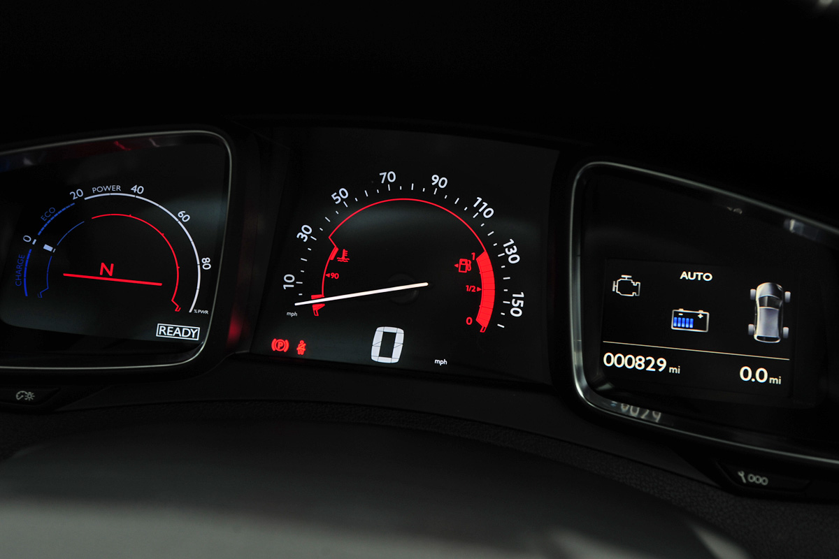 Citroen DS5 Hybrid4 dials