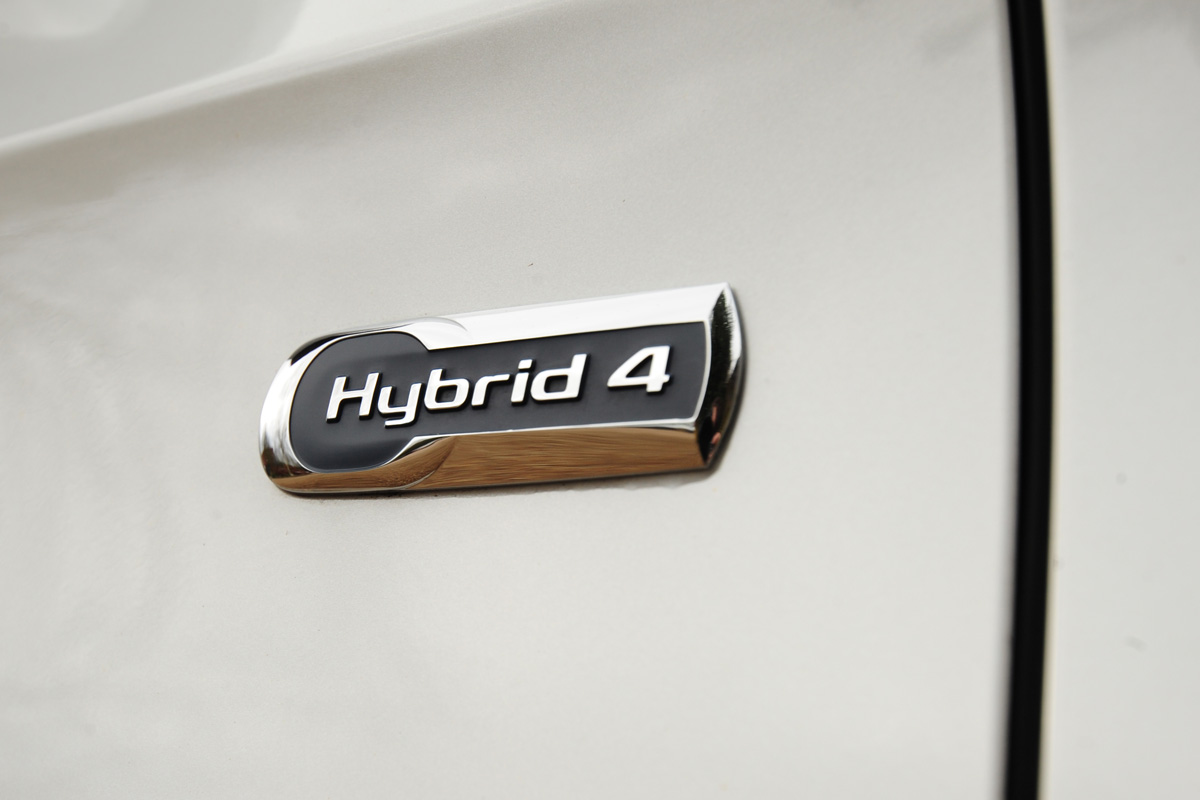 Citroen DS5 Hybrid4 badge