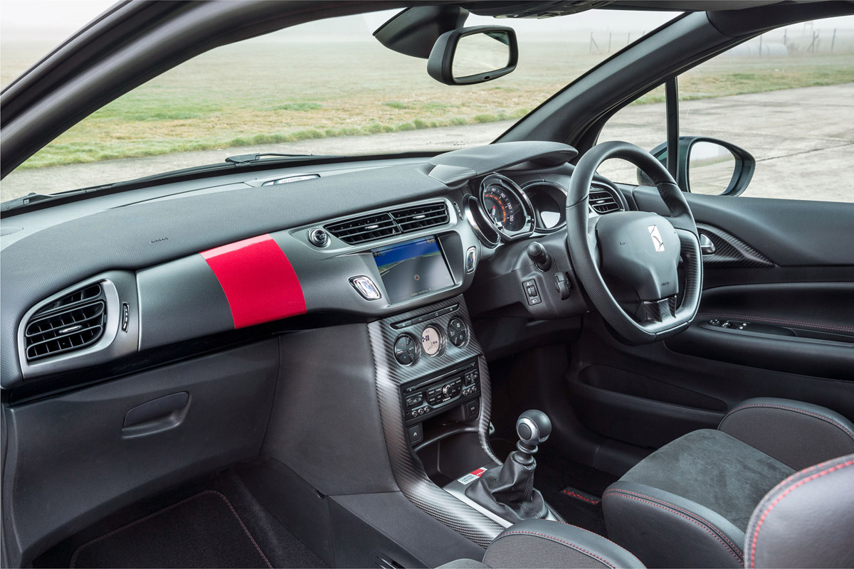 Citroen DS3 Cabrio Racing interior