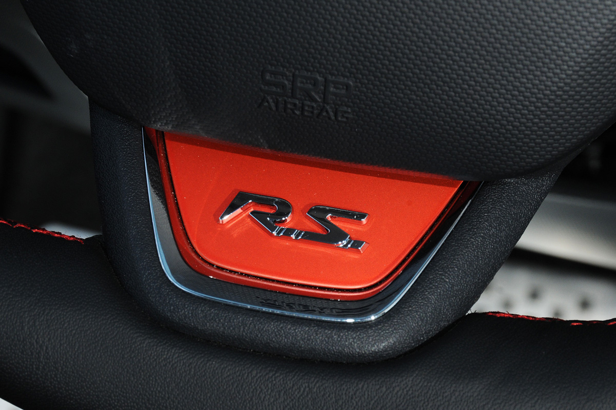 Clio Renaultsport steering wheel