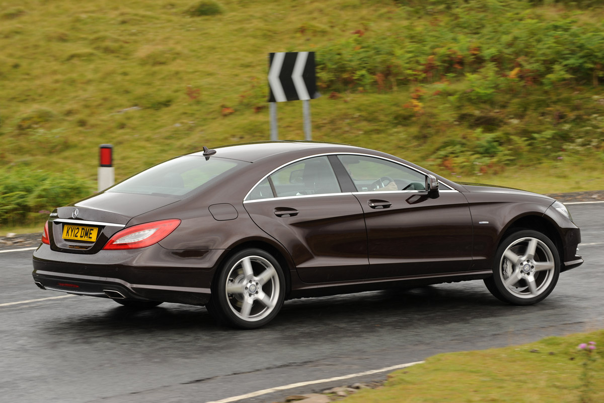 Mercedes CLS 500 cornering