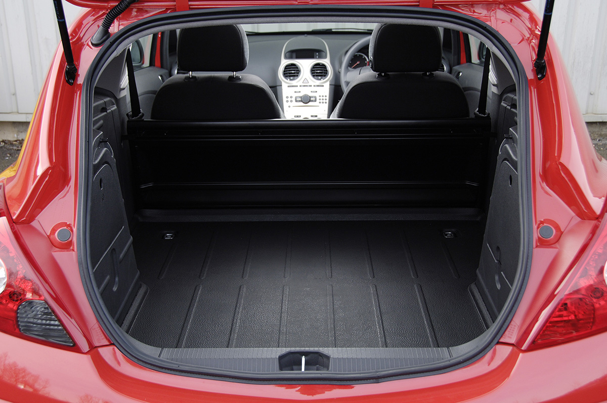 Vauxhall Corsavan boot